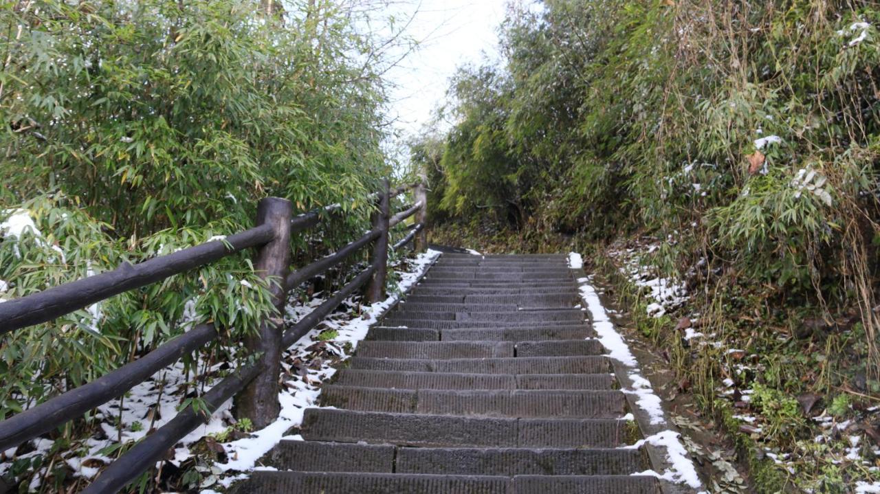 Happy Hotel Gunung Emei Bagian luar foto